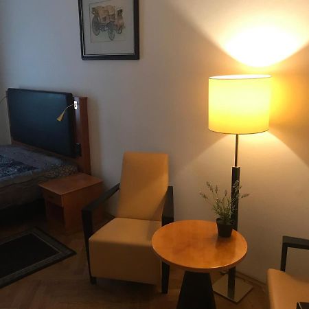 All Seasons Hostel Прага Екстериор снимка
