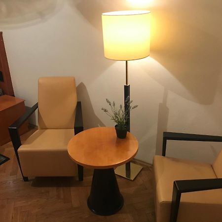 All Seasons Hostel Прага Екстериор снимка