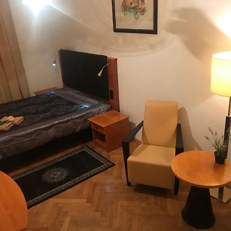 All Seasons Hostel Прага Екстериор снимка