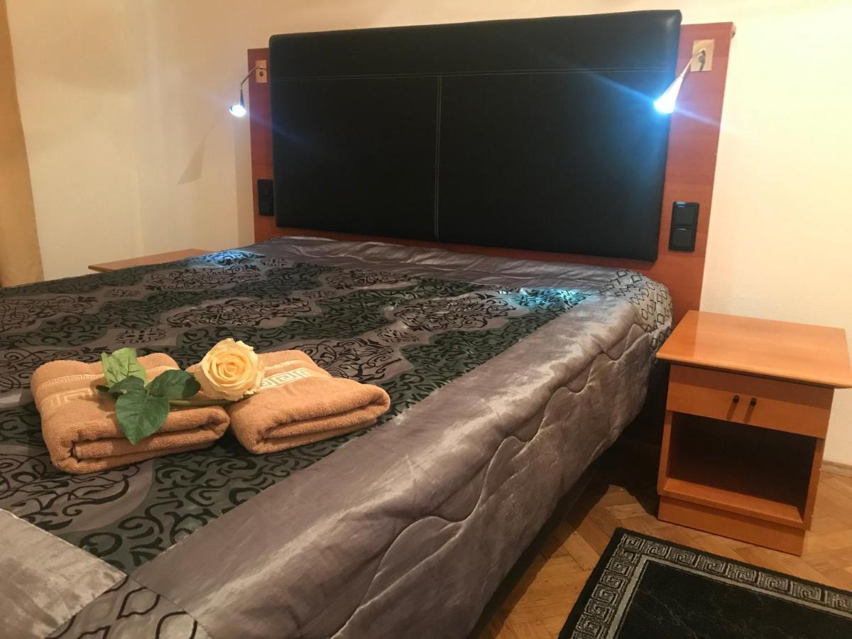 All Seasons Hostel Прага Екстериор снимка