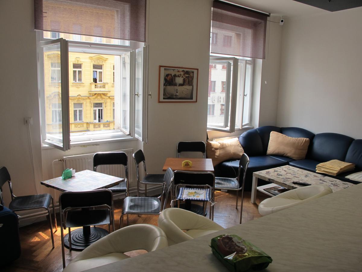 All Seasons Hostel Прага Екстериор снимка