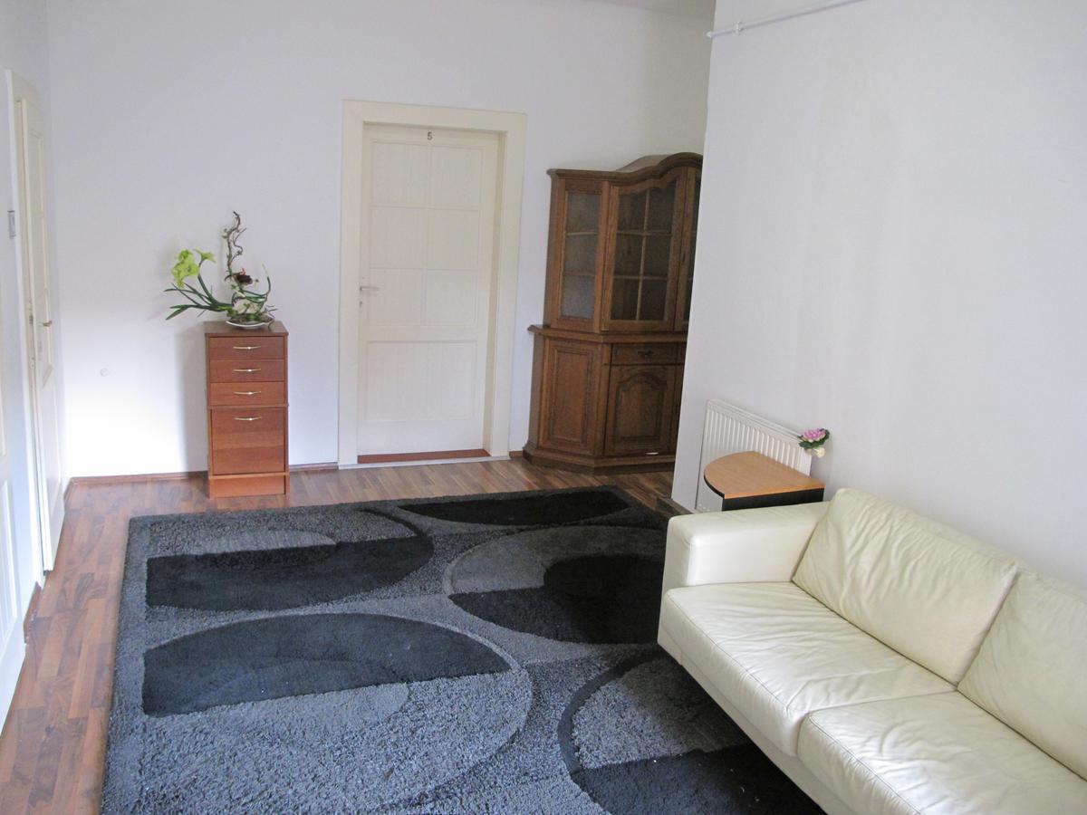 All Seasons Hostel Прага Екстериор снимка