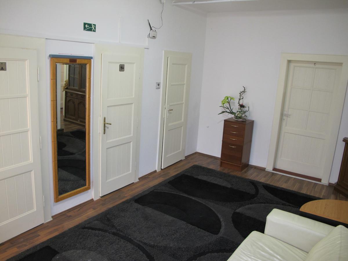 All Seasons Hostel Прага Екстериор снимка