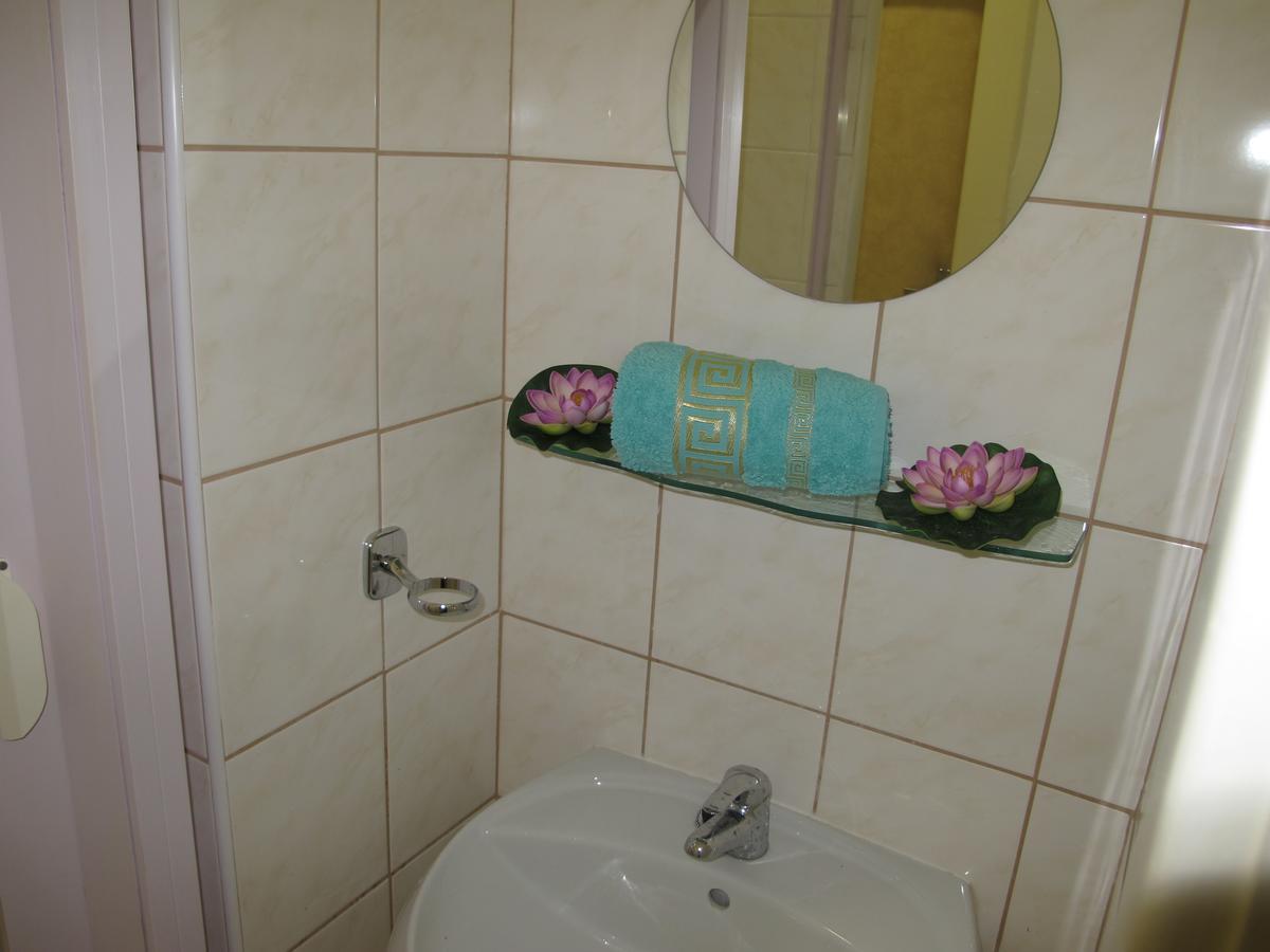 All Seasons Hostel Прага Екстериор снимка