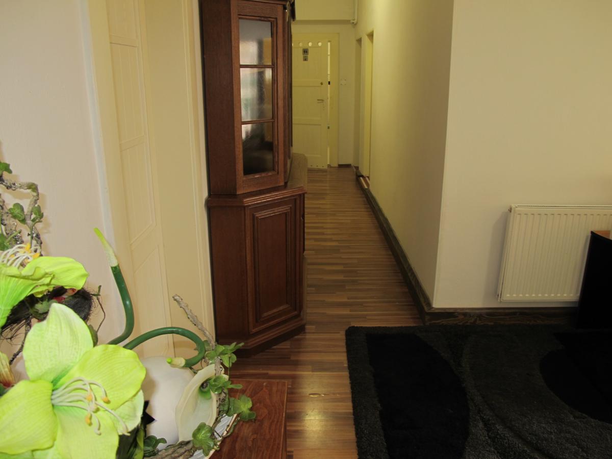 All Seasons Hostel Прага Екстериор снимка