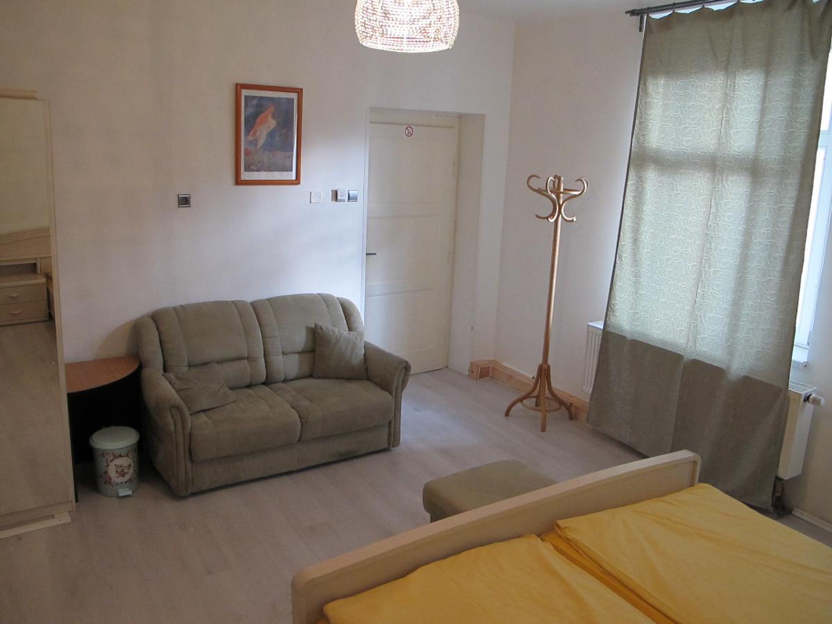 All Seasons Hostel Прага Екстериор снимка