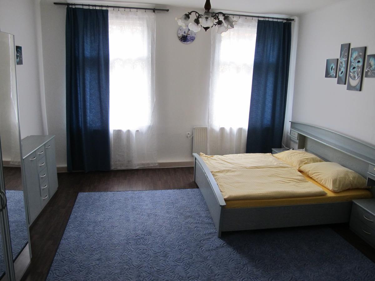 All Seasons Hostel Прага Екстериор снимка